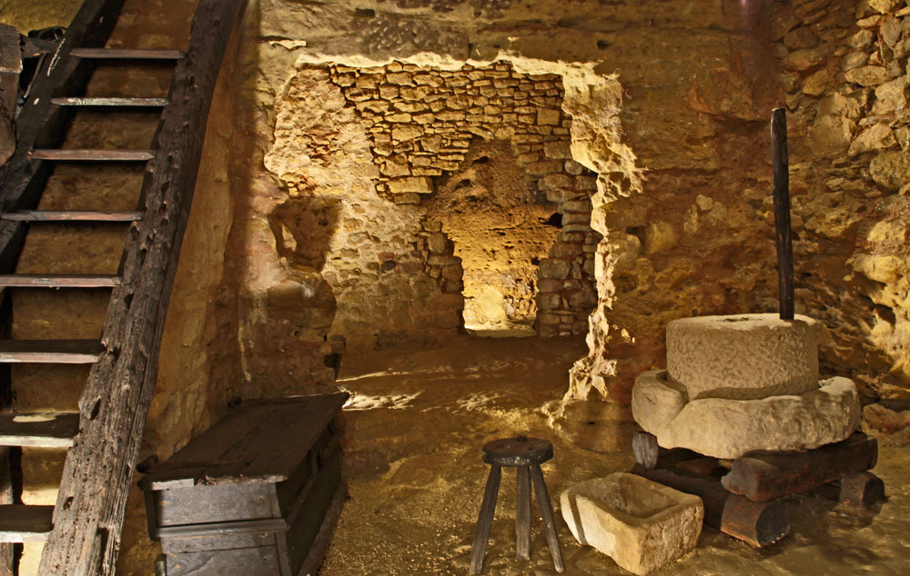 intérieur d'un habitat troglodytique en Dordogne